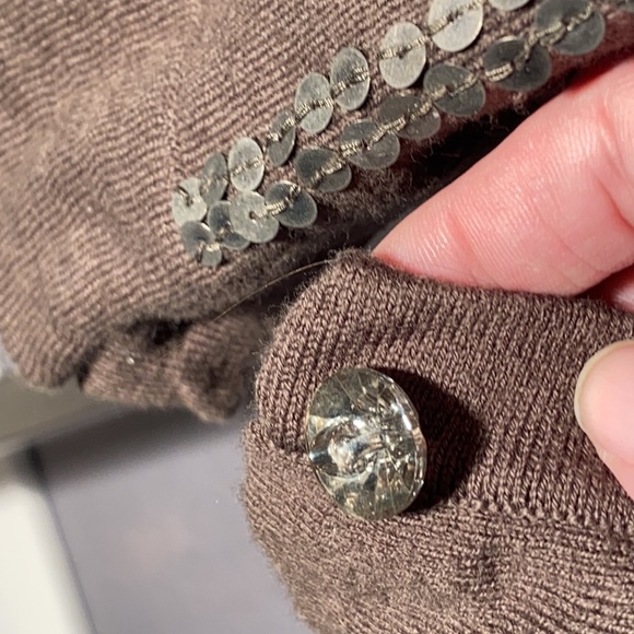 BKE BOUTIQUE - olive sweater w long slvs, jewel buttons & sequin pockets - M - Picture 13 of 16